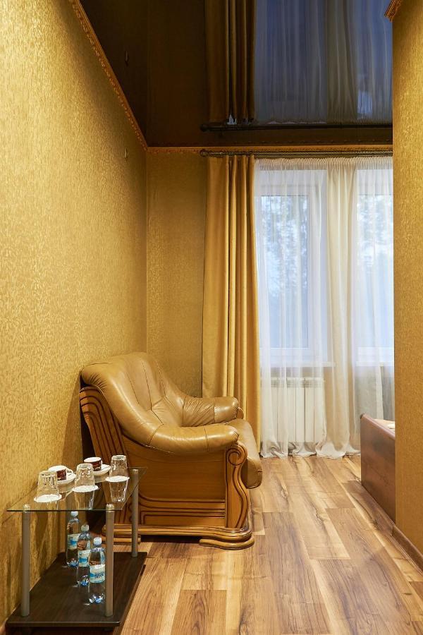 Hotel Royal Poltava Kültér fotó